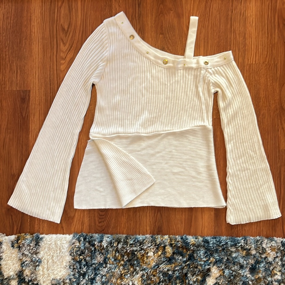 Women’s XS/S Asymmetric Off-shoulder Venus Top